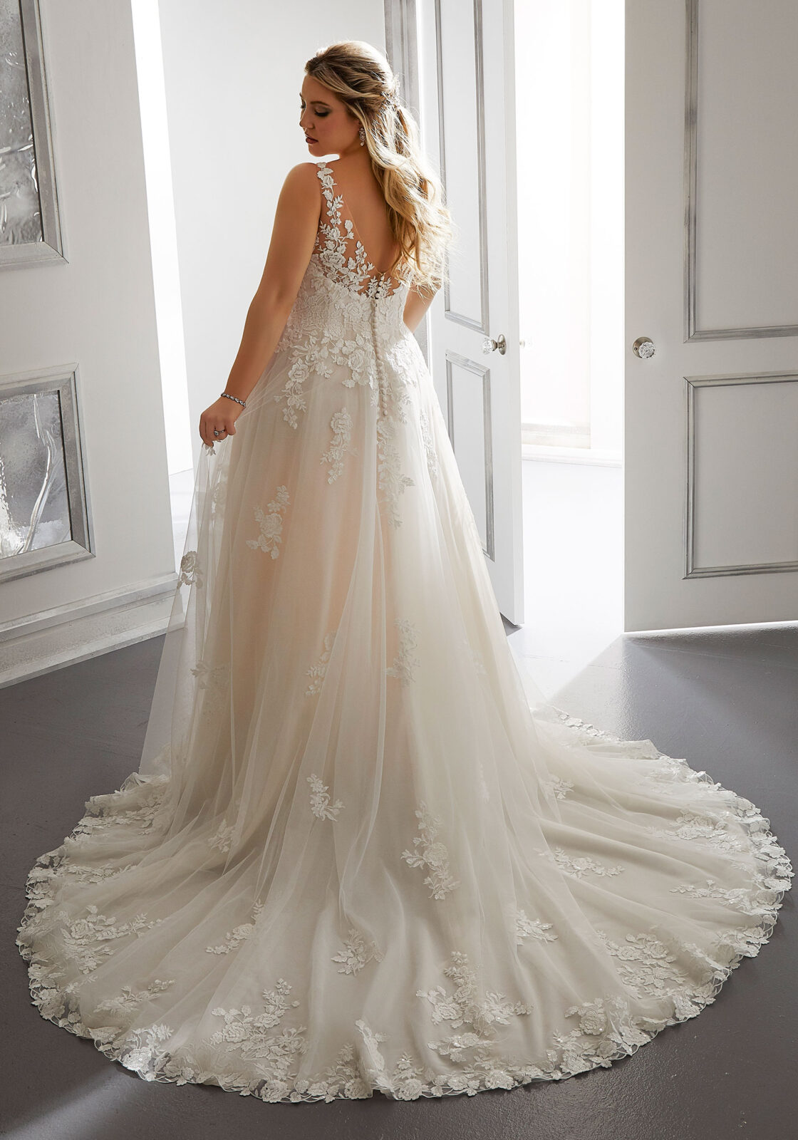 https://www.weddingdressesnewcastle.co.uk/wp-content/uploads/2020/09/mori-lee-3302-back.jpg